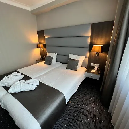 מלון Western Royal Centre 3*