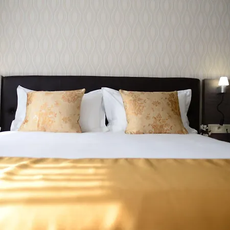 The Helmet Hotel 2*