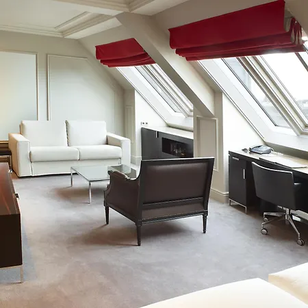Отель Hilton Grand Place 4*