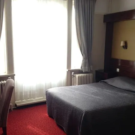 Hotel Manhattan *