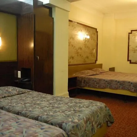 Hotel Manhattan *