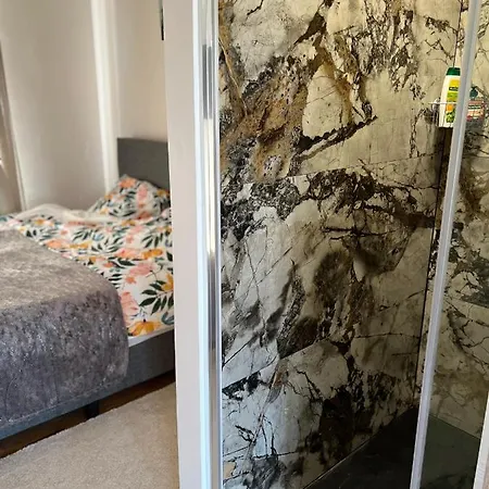 Cosy With Canal View דירה בריסל