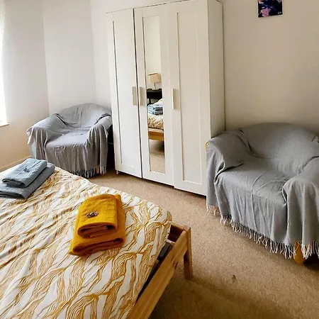 Apartment Charming 1-Bedroom Appartment Near Nato *