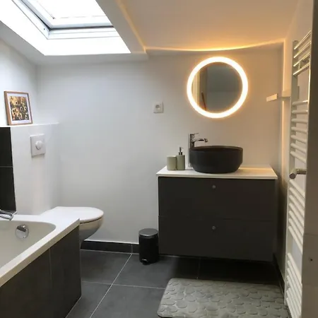 Apartment Great 3 Bedrooms/ 3 Bathrooms In The Heart Of Eu Area *