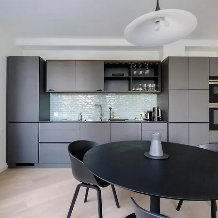 1 Bedroom With Balcony Avenue Louise شقة