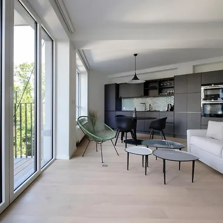 1 Bedroom With Balcony Avenue Louise شقة بروكسل