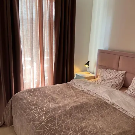 Charming Duplex On The Canal *