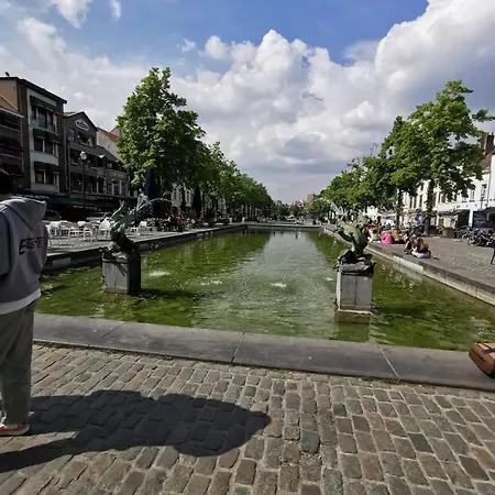 Charming Duplex On The Canal Bruxelas