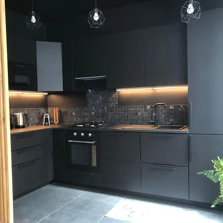 Great 3 Bedrooms/ 3 Bathrooms In The Heart Of Eu Area Apartment