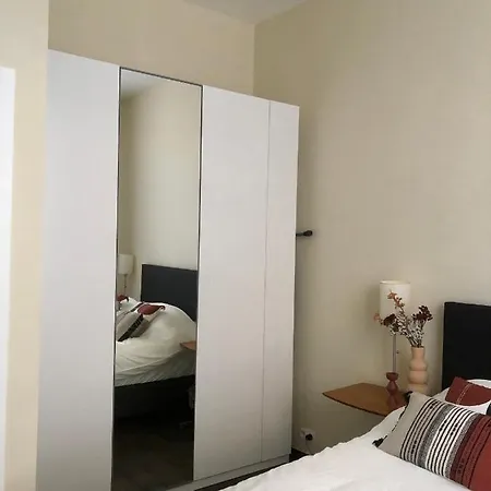 Great 3 Bedrooms/ 3 Bathrooms In The Heart Of Eu Area Apartment
