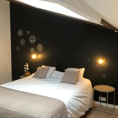 Great 3 Bedrooms/ 3 Bathrooms In The Heart Of Eu Area Apartment