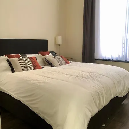 Great 3 Bedrooms/ 3 Bathrooms In The Heart Of Eu Area Apartment *