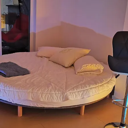 Studio Entier Moderne Et Avec Terrasse