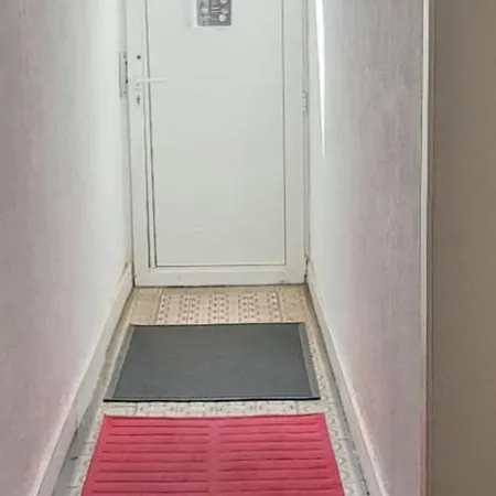 Bright Handy Studio Near Nato Apartment