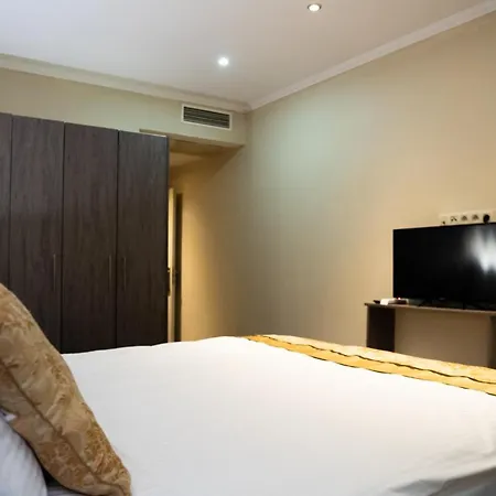 The Helmet Hotel 2*