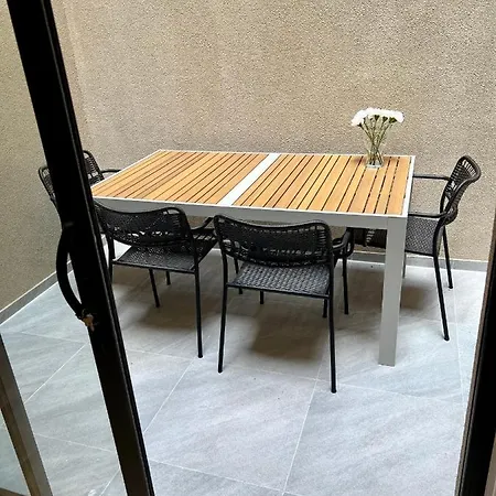 Exclusive Two-level With Private Terrace On The Canal Appartement Brussel