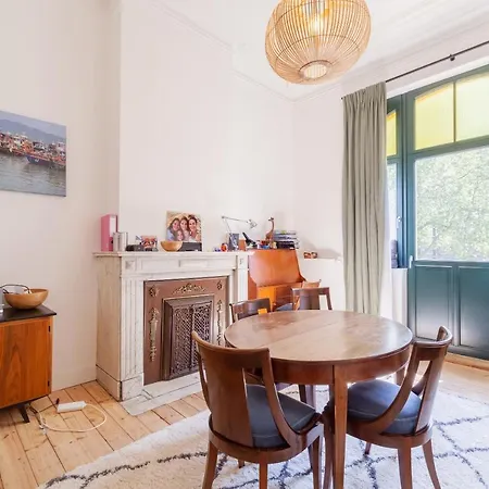 In Trendy St Gilles Apartman *