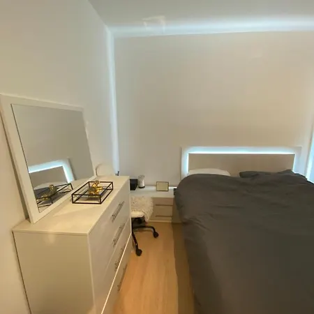 Homestay Chambre, Salle Sport, Grand Patio, Salle De Bain - Luxueux Appartement Idealement Localise Dans Le Centre De Bruxelles