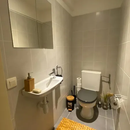Chambre, Salle Sport, Grand Patio, Salle De Bain - Luxueux Appartement Idealement Localise Dans Le Centre De Bruxelles