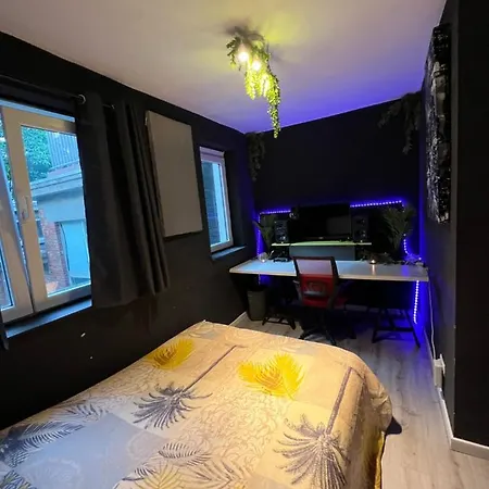Privee- Etage Prive Quarto em Acomodações Particulares *