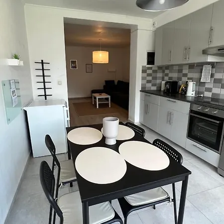 - Place Jourdan & Eu Institutions Apartment *