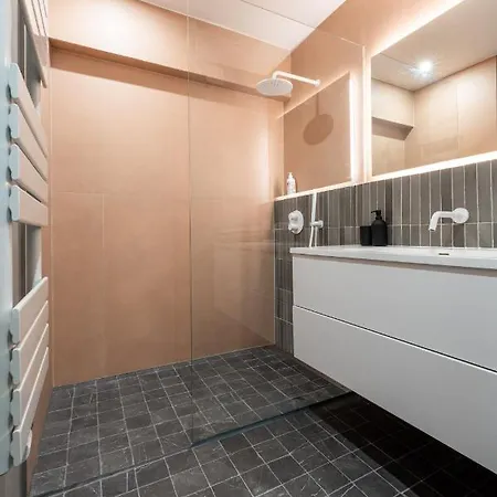 Charming Studio In Saint-Gilles Διαμέρισμα