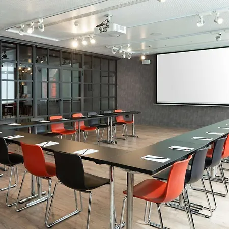 Radisson Red Brussels Ιξέλ