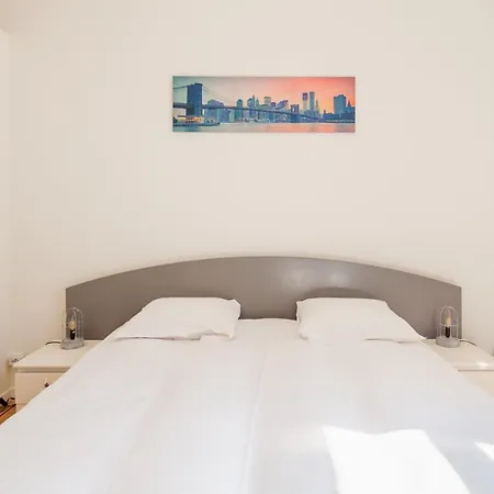 Apartment Bright 2-room In The Heart Of St Gilles