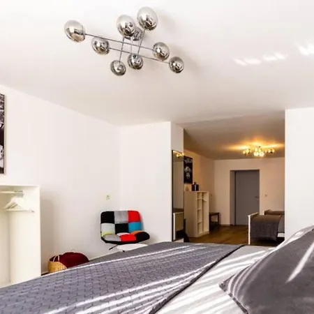 Сasa de vacaciones Manoir Bel Horizon Avec Grand Jardin Et Parking Privé Bruselas