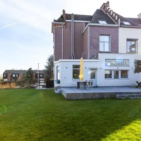 Сasa de vacaciones Manoir Bel Horizon Avec Grand Jardin Et Parking Privé