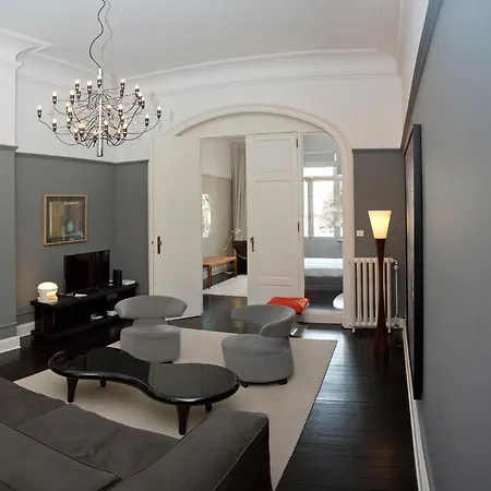 Apartment Chic *