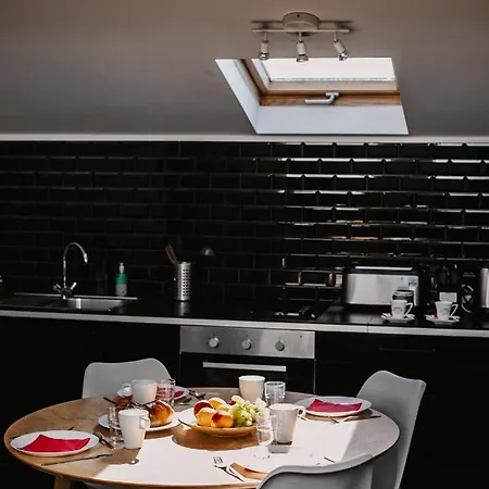 Beautiful In Porte De Namur Bryssel