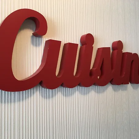 فيرست يوروفلات فندق 4*