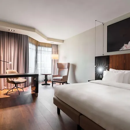 Radisson Collection Grand Place 5*