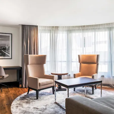 Radisson Collection Grand Place מלון 5*