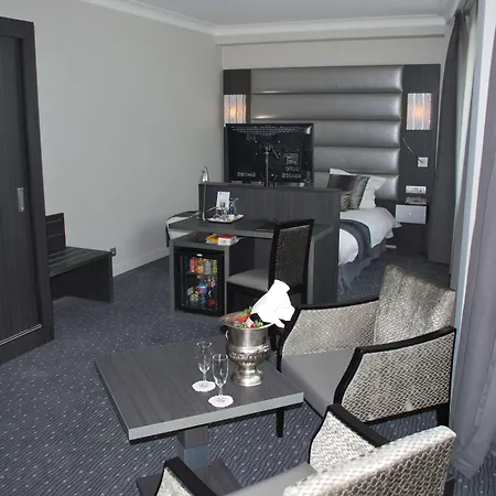 Western Royal Centre Hotel 3*