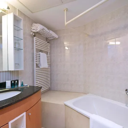 B-aparthotel Ambiorix 4*