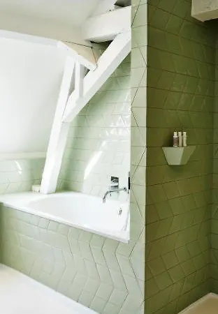 Des Galeries Hotell 4*