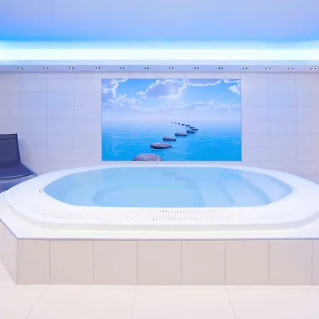머큐어 센터 미디 호텔 4*