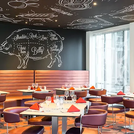 מלון Novotel Centre 4*