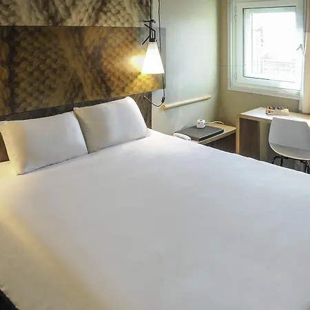 Ibis Centre Hotel 3*