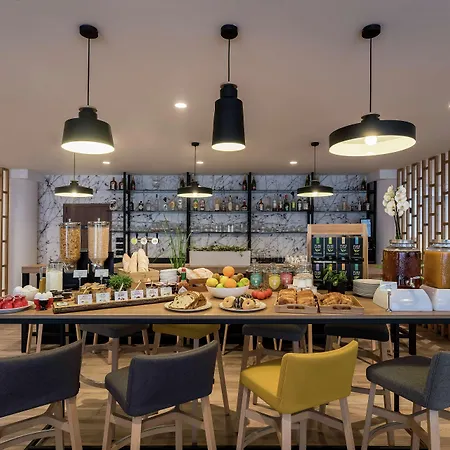 Hilton Garden Centre Hotel 4*