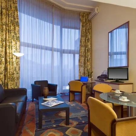 B-aparthotel Montgomery 4*