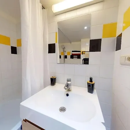 2 Bedroom With A Rooftop Terrace On 3rd Floor