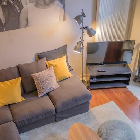 Apartamento Lovely 2 Bedrooms Town House With Courtyard Bruselas