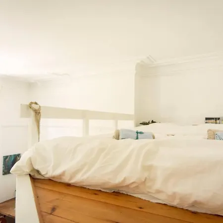 Private Flat Just A Stone's Throw From Flagey * Bruxelas