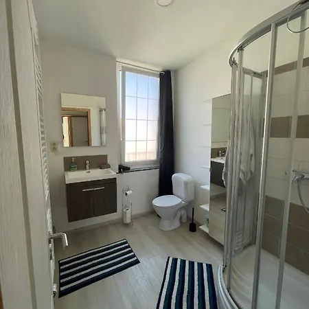 Les Oliviers: Appartement Dans Un Quartier Calme.