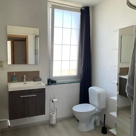 Apartment Les Oliviers: Appartement Dans Un Quartier Calme. *