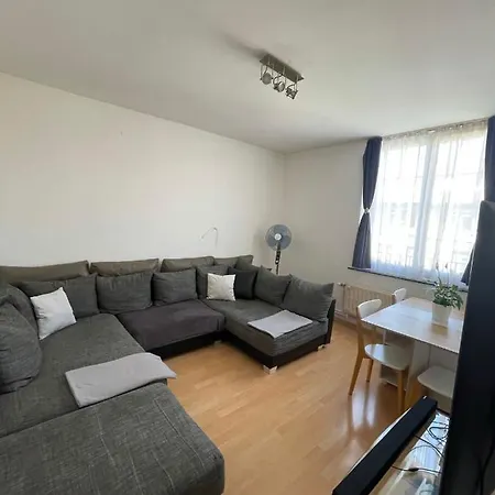 Apartment Les Oliviers: Appartement Dans Un Quartier Calme. Brussels