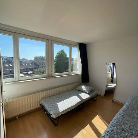 Les Oliviers: Appartement Dans Un Quartier Calme. Brussels